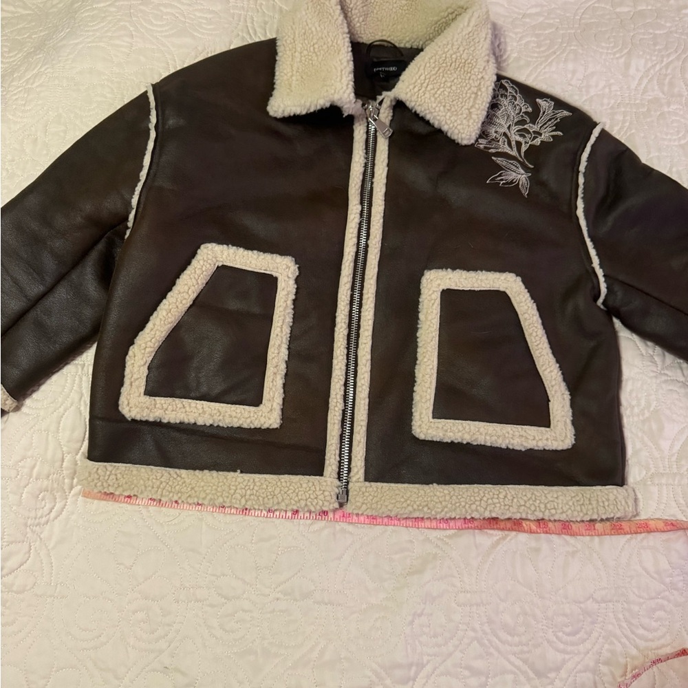DRIFTWOOD Brown/Cream faux leather/shearling floral embroidered size large coat